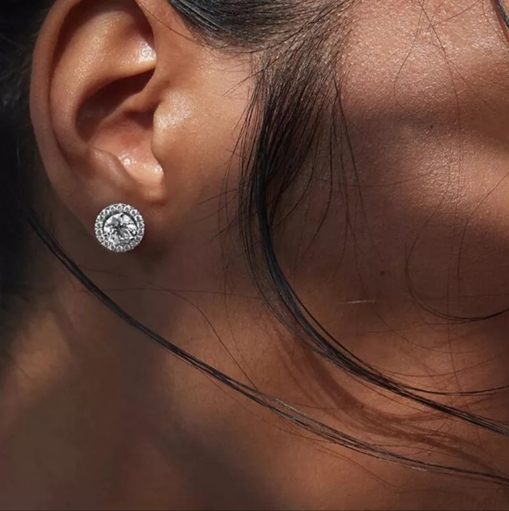NEW Round Diamond Halo Stud Earrings - Picture 4 of 4